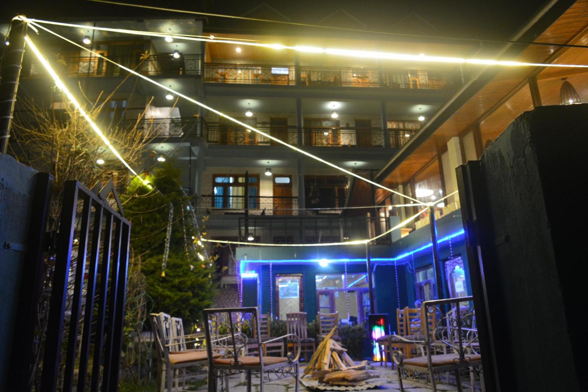Hotel The Neelgiris Manāli Exterior foto